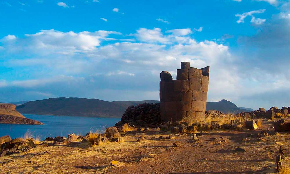 Torres Funerarias Sillustani Puno